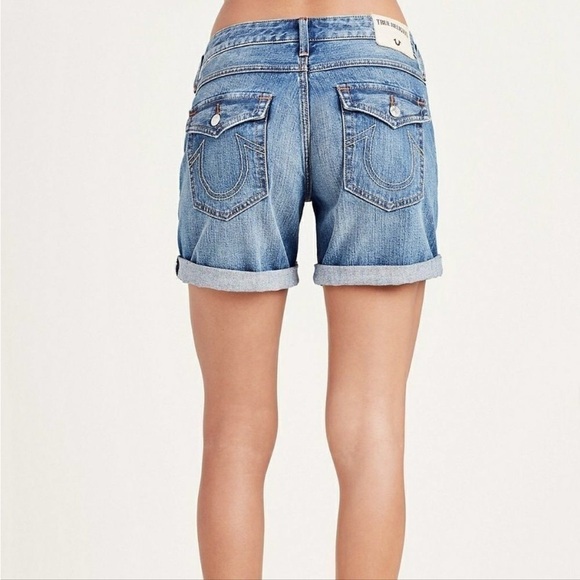 True Religion Emma Bermuda Blue Denim Mid Rise Raw Hem Size 32 Rigid Jean Shorts - Picture 9 of 16